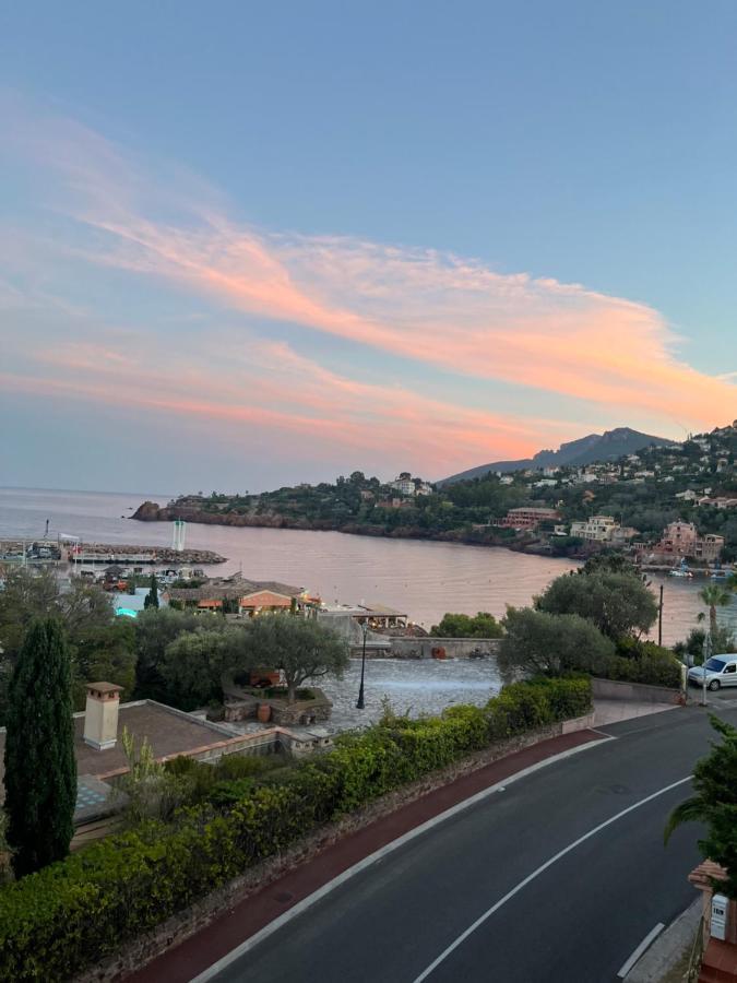 Avec Vue Et Piscine
